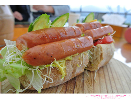 清境龍莊日式會館 -虫二小山：【食記】oO。。南投　合歡山　清境　虫二小山　pizza　潛艇堡　墨西哥捲　窯烤麵包　奶茶　咖啡　窯烤　上山吃膩小７和合菜的朋友，想要在高山吃窯烤ｐｉｚｚａ這是個新選擇！oO。o○。　