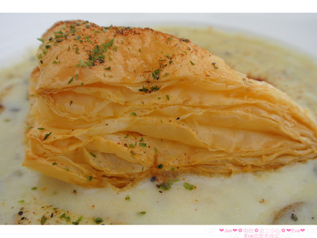 清境龍莊日式會館 -虫二小山：【食記】oO。。南投　合歡山　清境　虫二小山　pizza　潛艇堡　墨西哥捲　窯烤麵包　奶茶　咖啡　窯烤　上山吃膩小７和合菜的朋友，想要在高山吃窯烤ｐｉｚｚａ這是個新選擇！oO。o○。　