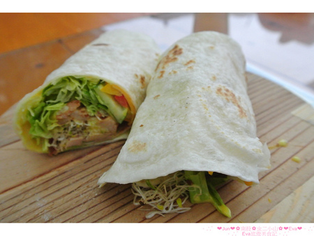 清境龍莊日式會館 -虫二小山：【食記】oO。。南投　合歡山　清境　虫二小山　pizza　潛艇堡　墨西哥捲　窯烤麵包　奶茶　咖啡　窯烤　上山吃膩小７和合菜的朋友，想要在高山吃窯烤ｐｉｚｚａ這是個新選擇！oO。o○。　