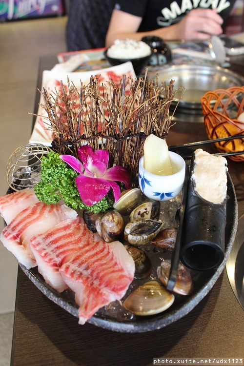 鍋仙日式涮涮鍋(食味鮮店)：鍋仙日式涮涮鍋-食味鮮店~我❤霜降牛肉~103.03.19