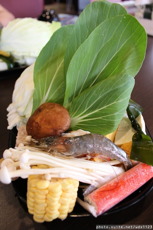 鍋仙日式涮涮鍋(食味鮮店)：鍋仙日式涮涮鍋-食味鮮店~我❤霜降牛肉~103.03.19