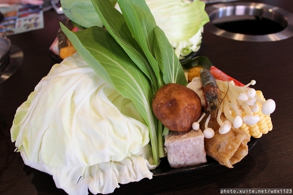 鍋仙日式涮涮鍋(食味鮮店)：鍋仙日式涮涮鍋-食味鮮店~我❤霜降牛肉~103.03.19