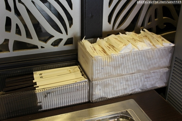 鍋仙日式涮涮鍋(食味鮮店)：鍋仙日式涮涮鍋-食味鮮店~我❤霜降牛肉~103.03.19