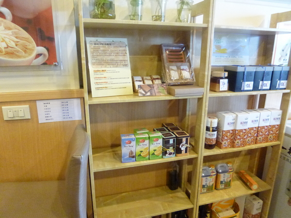 Play Coffee 普雷咖啡：【苗栗頭份】推薦薄脆有嚼勁的薄餅系列，以及獨樹一格的老闆娘－普雷咖啡