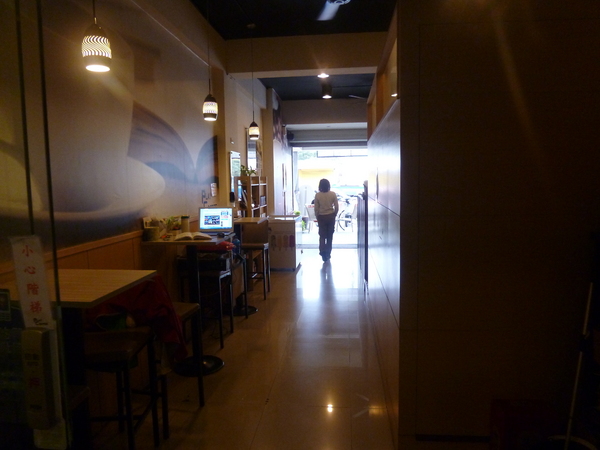 Play Coffee 普雷咖啡：【苗栗頭份】推薦薄脆有嚼勁的薄餅系列，以及獨樹一格的老闆娘－普雷咖啡