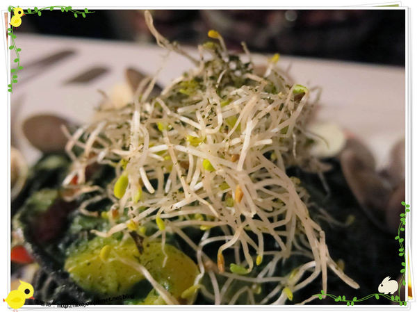 台北-板橋-花吃-花的禮物餐廳-蛤蜊墨魚青醬義大利麵