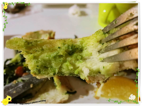 台北-板橋-花吃-花的禮物餐廳-雞腿墨魚青醬義大利麵厚片邊