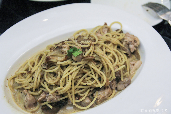 Zoe Pizza & Pasta：【食記】{高雄。新興區}甜的鹹的Zoe Pizza&Pasta 通通都有