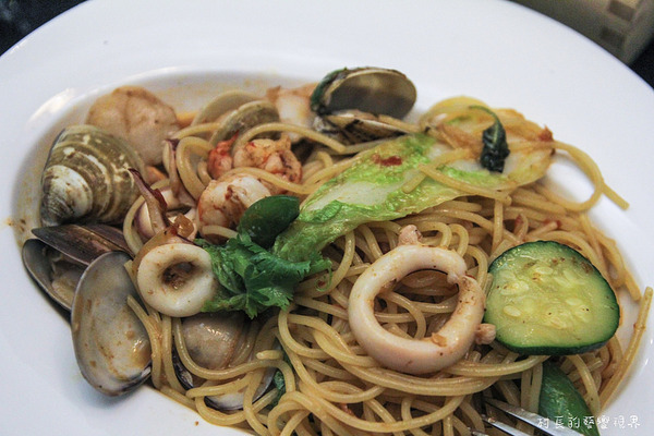 Zoe Pizza & Pasta：【食記】{高雄。新興區}甜的鹹的Zoe Pizza&Pasta 通通都有