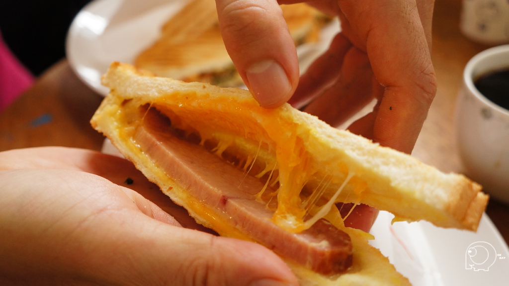 加拿大瘦肉培根烤乳酪三明治