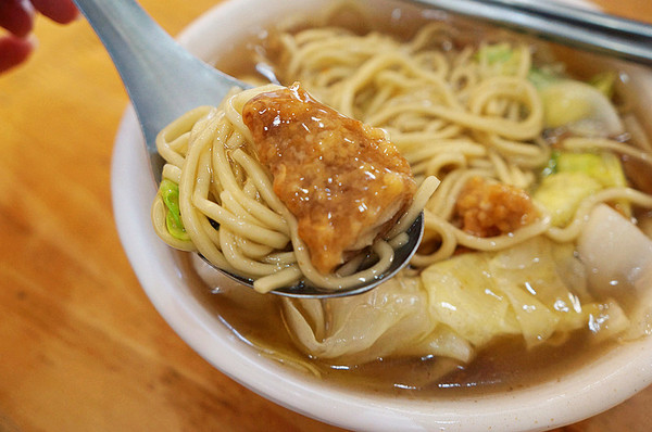 春天土魠魚羹專賣店：馬公♬澎湖「白金」尚青，台北吃不到！土魠魚羹麵在地平價夯美食　春天土魠魚羹專賣店