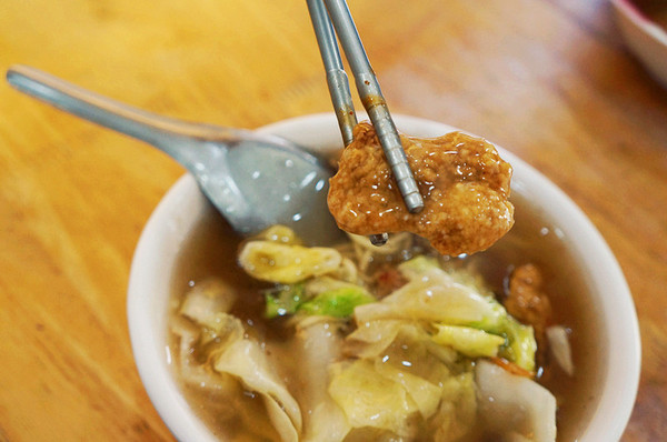 春天土魠魚羹專賣店：馬公♬澎湖「白金」尚青，台北吃不到！土魠魚羹麵在地平價夯美食　春天土魠魚羹專賣店