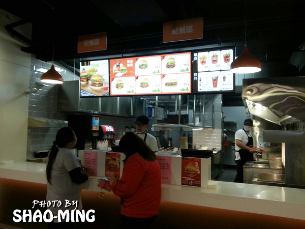 Burger Talks 淘客漢堡:(三重)東西岸道地速食『Burger Talks 淘客漢堡』新開幕優質速食餐廳