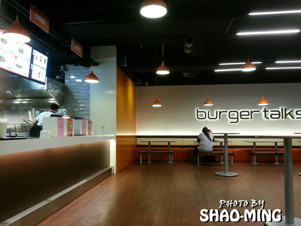 Burger Talks 淘客漢堡:(三重)東西岸道地速食『Burger Talks 淘客漢堡』新開幕優質速食餐廳