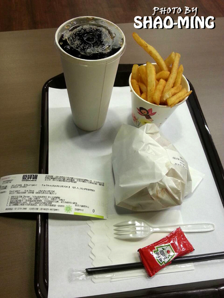 Burger Talks 淘客漢堡:(三重)東西岸道地速食『Burger Talks 淘客漢堡』新開幕優質速食餐廳