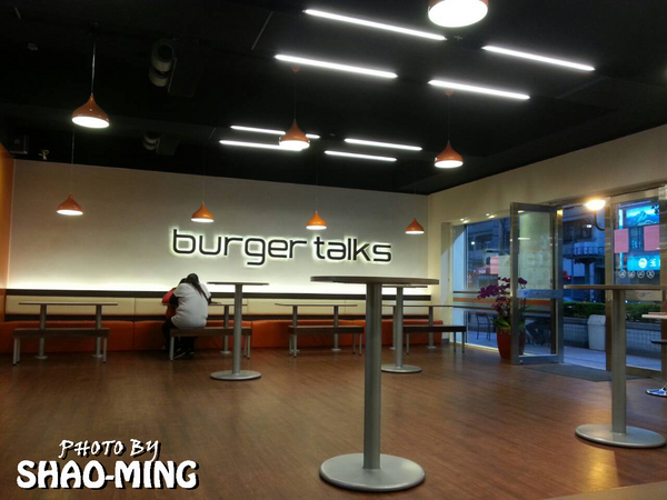 Burger Talks 淘客漢堡:(三重)東西岸道地速食『Burger Talks 淘客漢堡』新開幕優質速食餐廳