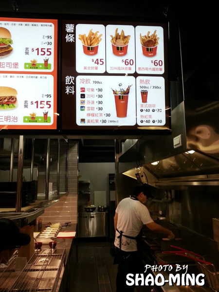 Burger Talks 淘客漢堡:(三重)東西岸道地速食『Burger Talks 淘客漢堡』新開幕優質速食餐廳