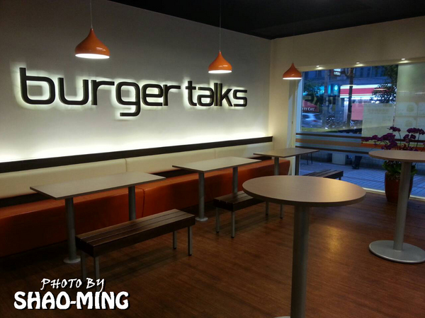 Burger Talks 淘客漢堡:(三重)東西岸道地速食『Burger Talks 淘客漢堡』新開幕優質速食餐廳
