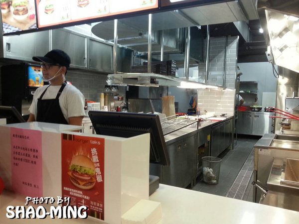 Burger Talks 淘客漢堡:(三重)東西岸道地速食『Burger Talks 淘客漢堡』新開幕優質速食餐廳