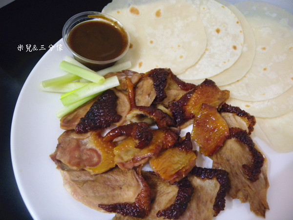 便宜坊北平烤鴨：[宅配]  便宜坊 北平烤鴨  不用出門排隊排到發瘋就可以吃到超好吃的 一鴨三吃!! 趕緊來看看是哪間這麼厲害吧!