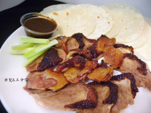 便宜坊北平烤鴨：[宅配]  便宜坊 北平烤鴨  不用出門排隊排到發瘋就可以吃到超好吃的 一鴨三吃!! 趕緊來看看是哪間這麼厲害吧!