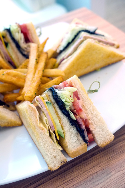 u*ki smile coffee:充滿可愛地中海藍白風情的「u*ki smile coffee」體驗