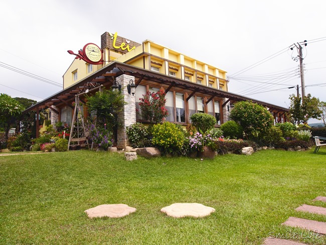 │食。頭份│儷池咖啡屋。自然鄉村童趣餐廳。草坪、餵魚親子近郊首選