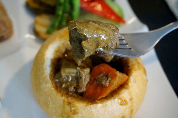 暖暖食飲：[大安] 暖暖食飲：吃了讓人心暖暖的咖哩麵包盅