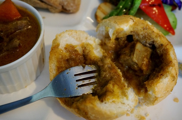 暖暖食飲：[大安] 暖暖食飲：吃了讓人心暖暖的咖哩麵包盅