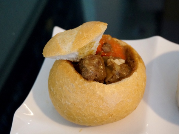 暖暖食飲：[大安] 暖暖食飲：吃了讓人心暖暖的咖哩麵包盅