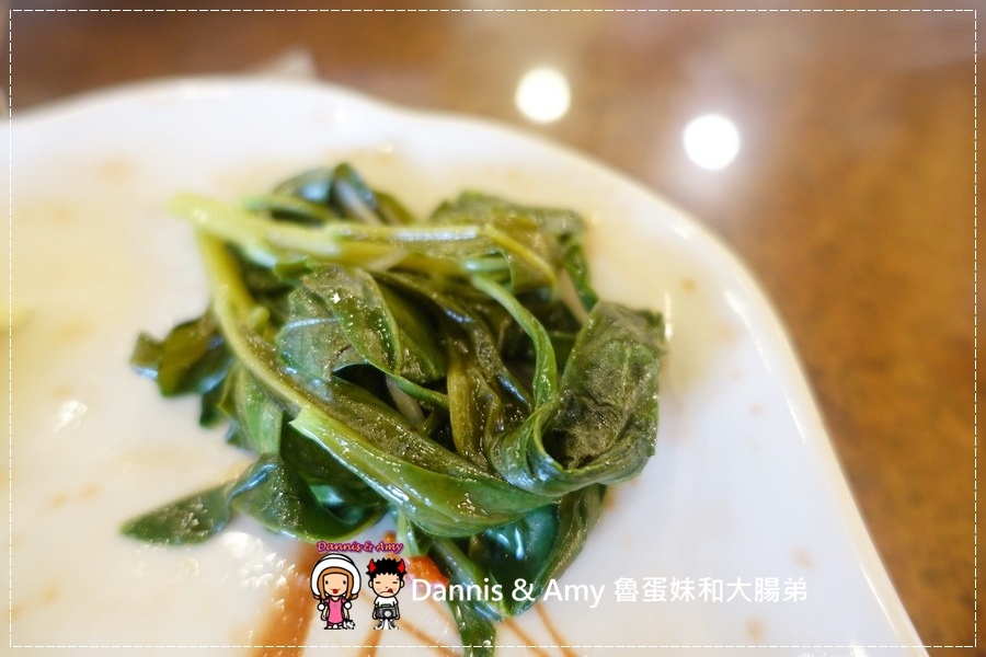 20160821《新竹芎林美食》台灣古早味甕窯雞-新竹風城店 千萬別只點招牌甕窯雞其實少見的新鮮野菜更是必點︱ 竹東交流道附近附免費停車場 ~活動花絮影片 (41).jpg