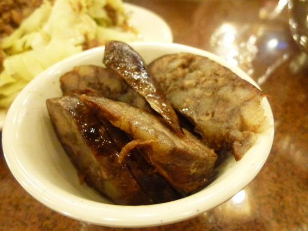 台灣古早味甕窯雞(新竹店)：【新竹芎林】金碧輝煌甕窯城，生意好到炸掉－台灣古早味甕窯雞