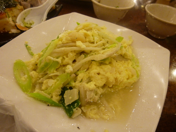 台灣古早味甕窯雞(新竹店)：【新竹芎林】金碧輝煌甕窯城，生意好到炸掉－台灣古早味甕窯雞