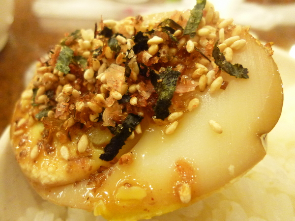 台灣古早味甕窯雞(新竹店)：【新竹芎林】金碧輝煌甕窯城，生意好到炸掉－台灣古早味甕窯雞