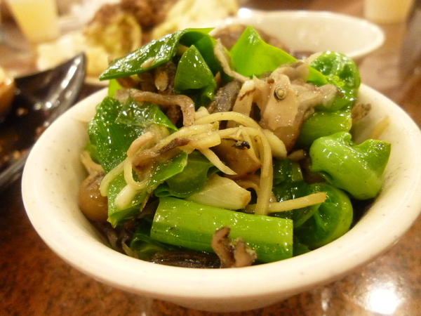 台灣古早味甕窯雞(新竹店)：【新竹芎林】金碧輝煌甕窯城，生意好到炸掉－台灣古早味甕窯雞