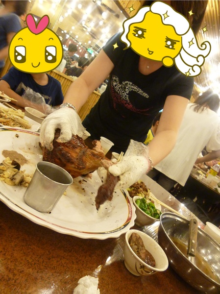 台灣古早味甕窯雞(新竹店)：【新竹芎林】金碧輝煌甕窯城，生意好到炸掉－台灣古早味甕窯雞