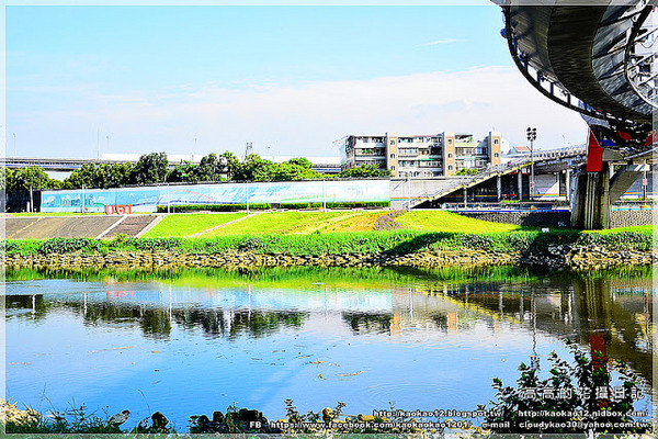 彩虹橋：【臺北】松山區。成美左岸河濱公園 彩虹橋畔《心有鎖屬》ＬＯＶＥ 愛情鎖