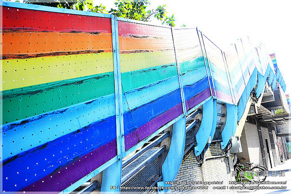 彩虹橋：【臺北】松山區。成美左岸河濱公園 彩虹橋畔《心有鎖屬》ＬＯＶＥ 愛情鎖