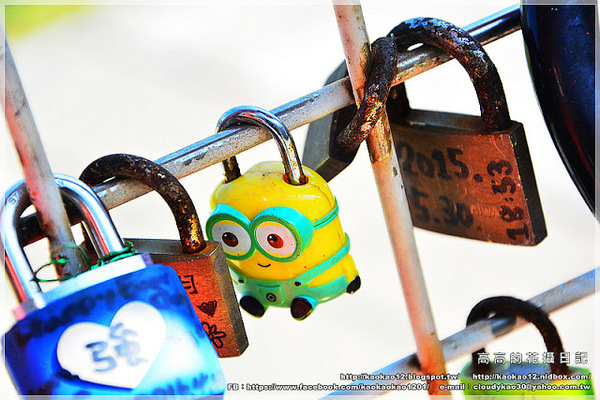 彩虹橋：【臺北】松山區。成美左岸河濱公園 彩虹橋畔《心有鎖屬》ＬＯＶＥ 愛情鎖