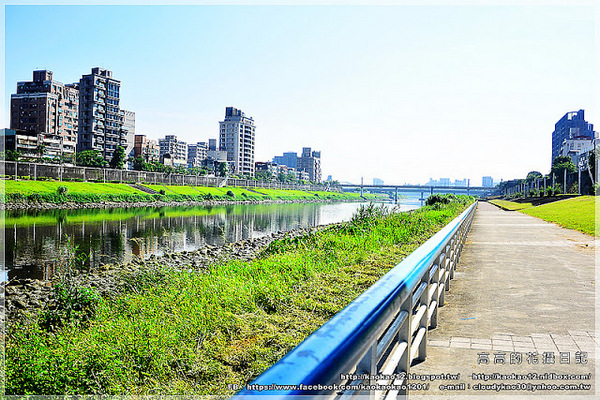 彩虹橋：【臺北】松山區。成美左岸河濱公園 彩虹橋畔《心有鎖屬》ＬＯＶＥ 愛情鎖