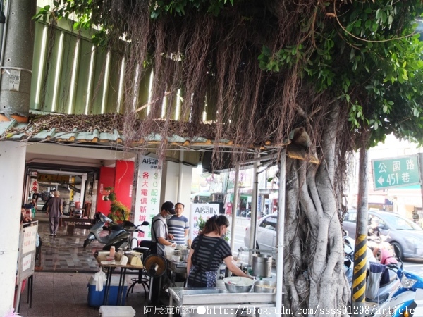 蔡家蚵嗲:【美食特搜。台南北區】蔡家蚵嗲。蚵嗲 肉嗲 外皮酥香無比 餡料塞到滿滿滿!