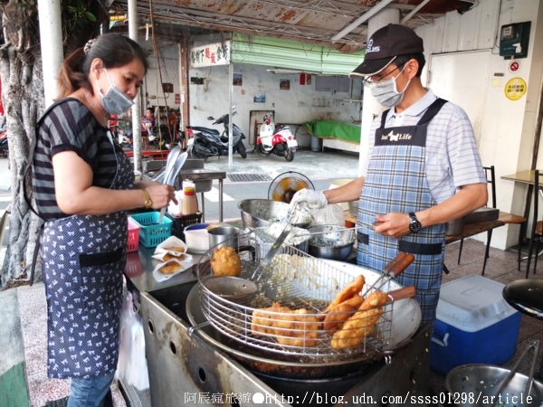 蔡家蚵嗲:【美食特搜。台南北區】蔡家蚵嗲。蚵嗲 肉嗲 外皮酥香無比 餡料塞到滿滿滿!