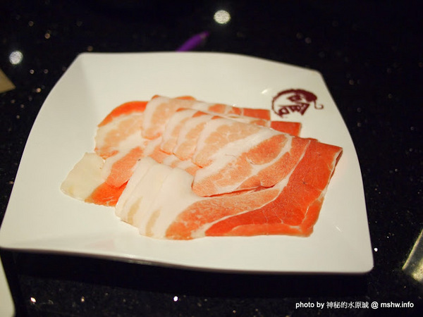 嗆頂級麻辣鴛鴦鍋(中港店)：【食記】台中嗆頂級鴛鴦麻辣鍋@西區BRT中正國小 : 小蒙牛的麻辣火鍋吃到飽,送餐快速,食材尚可…推薦給喜歡吃肉喝麻辣的人