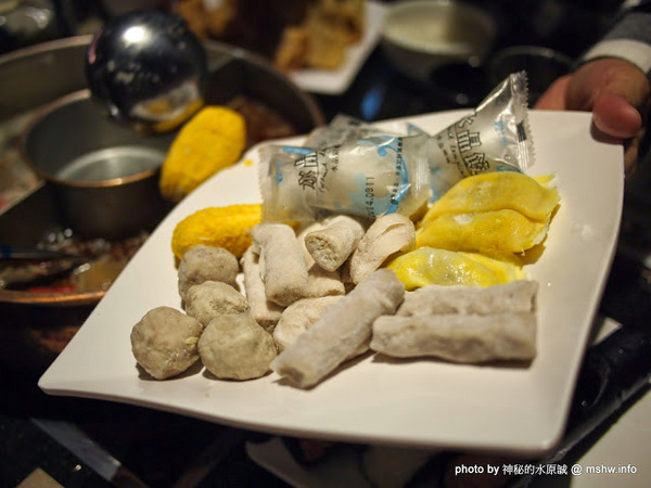 嗆頂級麻辣鴛鴦鍋(中港店)：【食記】台中嗆頂級鴛鴦麻辣鍋@西區BRT中正國小 : 小蒙牛的麻辣火鍋吃到飽,送餐快速,食材尚可…推薦給喜歡吃肉喝麻辣的人