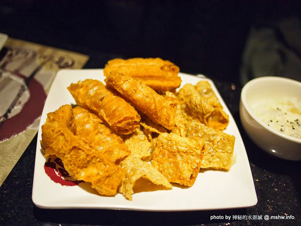 嗆頂級麻辣鴛鴦鍋(中港店)：【食記】台中嗆頂級鴛鴦麻辣鍋@西區BRT中正國小 : 小蒙牛的麻辣火鍋吃到飽,送餐快速,食材尚可…推薦給喜歡吃肉喝麻辣的人