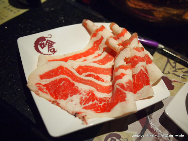 嗆頂級麻辣鴛鴦鍋(中港店)：【食記】台中嗆頂級鴛鴦麻辣鍋@西區BRT中正國小 : 小蒙牛的麻辣火鍋吃到飽,送餐快速,食材尚可…推薦給喜歡吃肉喝麻辣的人