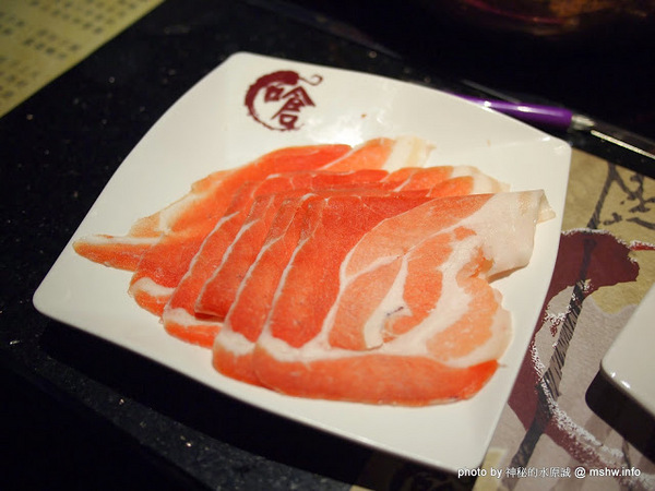 嗆頂級麻辣鴛鴦鍋(中港店)：【食記】台中嗆頂級鴛鴦麻辣鍋@西區BRT中正國小 : 小蒙牛的麻辣火鍋吃到飽,送餐快速,食材尚可…推薦給喜歡吃肉喝麻辣的人