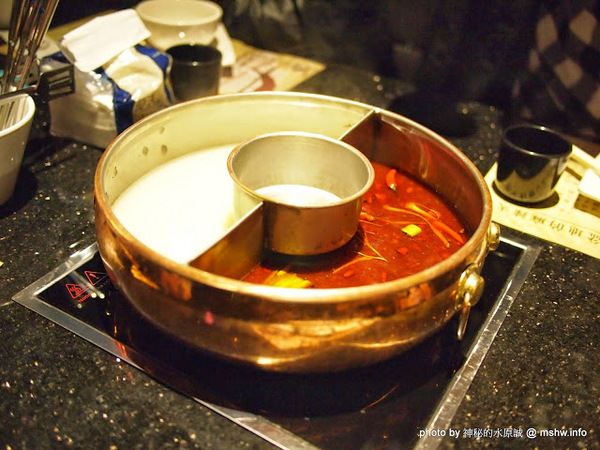 嗆頂級麻辣鴛鴦鍋(中港店)：【食記】台中嗆頂級鴛鴦麻辣鍋@西區BRT中正國小 : 小蒙牛的麻辣火鍋吃到飽,送餐快速,食材尚可…推薦給喜歡吃肉喝麻辣的人