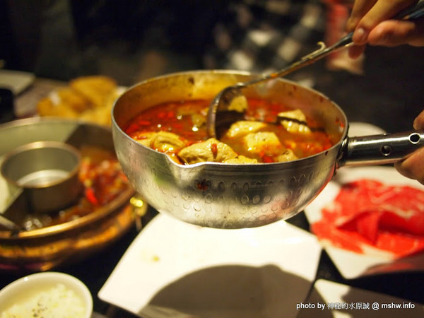 嗆頂級麻辣鴛鴦鍋(中港店)：【食記】台中嗆頂級鴛鴦麻辣鍋@西區BRT中正國小 : 小蒙牛的麻辣火鍋吃到飽,送餐快速,食材尚可…推薦給喜歡吃肉喝麻辣的人