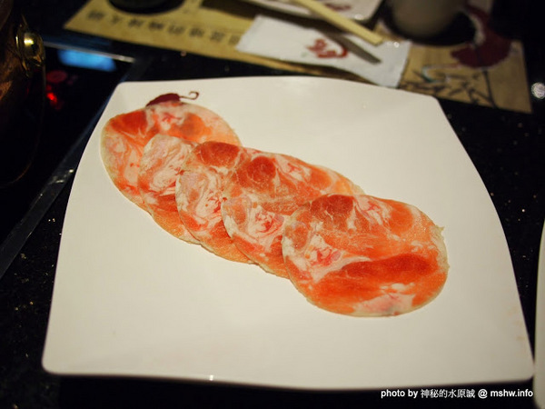 嗆頂級麻辣鴛鴦鍋(中港店)：【食記】台中嗆頂級鴛鴦麻辣鍋@西區BRT中正國小 : 小蒙牛的麻辣火鍋吃到飽,送餐快速,食材尚可…推薦給喜歡吃肉喝麻辣的人